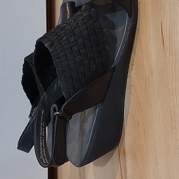 Bare Traps women's size 9.5 black sandals - Picture 5 of 6